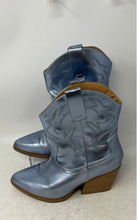 Load image into Gallery viewer, Soda Womens Blazing Metallic Gray Pointed Toe Ankle Cowgirl Western Boots Size 7
