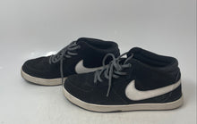 Load image into Gallery viewer, Nike Boys SB Mavrk Mid 2 525122-004 Black White Lace-Up Sneaker Shoes Size 7Y

