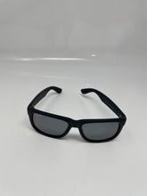 Load image into Gallery viewer, Ray-Ban Men's Black Sunglasses.
