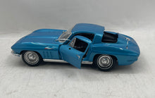 Load image into Gallery viewer, Maisto Blue 1965 Chevrolet Corvette Scale 1:18 Die-Cast Collector Model Car
