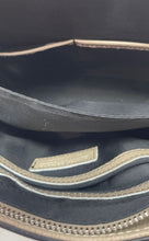 Load image into Gallery viewer, Andrea Cardone Womens Beige Leather Turnlock Front Pocket Zip Top Tote Purse
