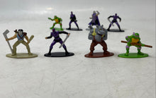 Load image into Gallery viewer, Jada Toys Assorted 8-Teenage Mutant Ninja Turtles 1.6in Die-Cast Mini Figures
