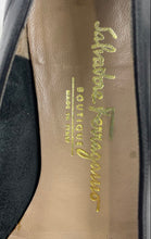 Load image into Gallery viewer, Authentic Salvatore Ferragamo Womens Black Leather Vara Bow Pump Heels Size 5
