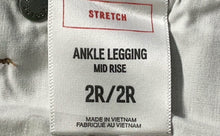 Load image into Gallery viewer, Express Womens Brown Stretch Pockets Skinny Leg Jeans Size 2R

