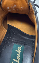 Load image into Gallery viewer, Clarks Mens Black Leather Wingtip Round Toe Brogue Dress Shoes Size 7.5
