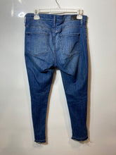 Load image into Gallery viewer, Express Womens Blue Denim 5 Pocket Design Mid Rise Cropped Jegging Jeans Size 6
