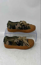 Load image into Gallery viewer, Zara Kids Green Camouflage Lace-Up Low Top Sneaker Shoes Size 26/27
