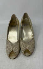Load image into Gallery viewer, Stuart Weitzman Womens Chantelle Gold-Tone Peep Toe Slip-On Pump Heels Size 7M
