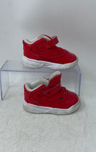 Load image into Gallery viewer, Nike Kids Air Jordan Max Aura 4 DQ8402-601 Red Hook &amp; Loop Sneaker Shoes Size 6C
