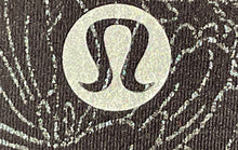 Load image into Gallery viewer, Lululemon Womens Black Floral Wunder Under High-Rise Compression Leggings Size 4
