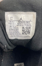 Load image into Gallery viewer, Authentic Nike Boys Air Jordan 13 Retro DJ3003-062 Black Sneaker Shoes Size 5Y
