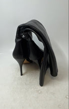 Load image into Gallery viewer, Via Spiga Womens Black Leather Side Zipper Pointed Toe Ankle Bootie Boots Sz 9.5

