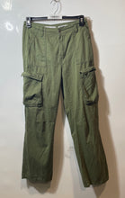 Load image into Gallery viewer, Bershka Womens Green Cotton Pockets Flat Front Straight Leg Cargo Pants Size 06

