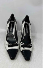 Load image into Gallery viewer, Via Spiga Womens White Black Leather Cap Toe Slip-On Pump Heels Size 8M
