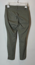 Load image into Gallery viewer, H&amp;M Womens Green Flat Front Pockets Skinny Leg Ankle Pants Size 4
