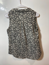 Load image into Gallery viewer, Banana Republic Womens White Black Floral Classic Fit Button-Up Shirt Size XS
