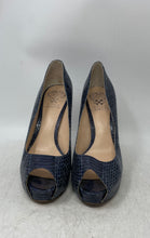 Load image into Gallery viewer, Vince Camuto Womens Blue Snakeskin Print Stiletto Platform Heels Size 7.5M
