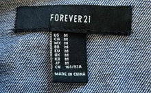 Load image into Gallery viewer, Forever 21 Womens Blue Long Sleeve Collared Button Front Denim Jacket Size M
