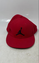 Load image into Gallery viewer, Jordan Mens Red Adjustable Embroidered Logo Pro Snapback Cap Size M/L
