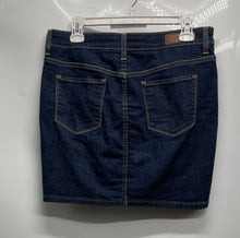 Load image into Gallery viewer, Denizen From Levi's Womens Blue Denim Dark Wash Pockets Mini Skirt Size 6
