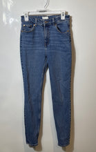 Load image into Gallery viewer, H&amp;M Womens Blue Denim Medium Wash Regular Fit Whiskered Skinny Leg Jeans Size 8
