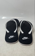 Load image into Gallery viewer, Nike Mens On Deck Black White Slip-On Beach Flip Flop Sandals Size 13
