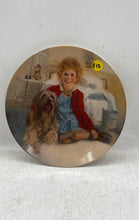 Load image into Gallery viewer, Edwin M. Knowles #H17936 Multicolor Annie And Sandy Collector Plate With Box

