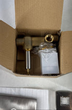 Load image into Gallery viewer, Royal Touch 8" Single Handle Pressure Balanced Tub &amp; Shower Set With Box
