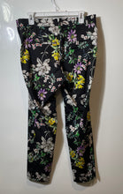 Load image into Gallery viewer, H&amp;M Womens Black Floral Flat Front Straight Leg Belt Loops Ankle Pants Size 14
