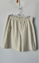 Load image into Gallery viewer, Lululemon Womens Beige Flat Front Pockets High-Waist Casual Pull-On Shorts Sz L
