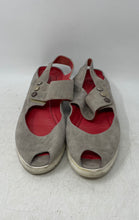 Load image into Gallery viewer, Pas De Rouge Womens Silvia Gray Suede Peep Toe Slingback Sandals Size EUR 39
