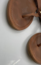 Load image into Gallery viewer, Authentic Tory Burch Womens Brown Leather Thong Sandals Size 8M Worn Damaged
