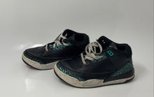 Load image into Gallery viewer, Nike Boys Air Jordan 3 FV5388-001 Multicolor Leather Basketball Shoes Size 2Y
