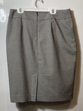 Load image into Gallery viewer, Nine West Womens Black White Houndstooth Back-Zip Straight &amp; Pencil Skirt Size 6
