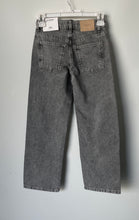 Load image into Gallery viewer, Zara Girls Gray Denim 5-Pocket Design Mid-Rise Straight Jeans Pants Sz 9Y W/Tags
