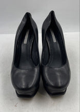 Load image into Gallery viewer, Authentic Vera Wang Lavender Womens Black Platform Pump Heels Size 7.5M Damaged
