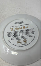 Load image into Gallery viewer, Knowles Walt Disney Snow White A Special Treat Decorative Collector Plate
