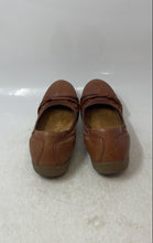 Load image into Gallery viewer, Clarks Womens Meadow Brown Leather Round Toe Slip-On Ballet Flats Size 7M
