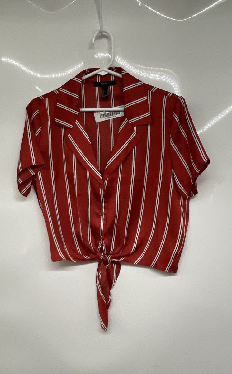 Forever 21 Womens Red Striped Short Sleeve Knot Button Front Cropped Top Size M