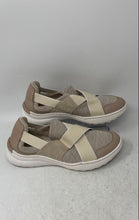 Load image into Gallery viewer, Clarks Womens Teagan Go 13288 Beige Slip-On Low Top Sneaker Shoes Size 8
