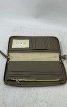Load image into Gallery viewer, Lucky Brand Womens Gray Credit Card Slots Wristlet Zip-Around Wallet With Tag
