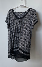Load image into Gallery viewer, Anne Klein Womens Black Damask Plaid Short Sleeve Pleated Front Blouse Top Sz L
