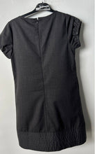 Load image into Gallery viewer, Gap Womens Gray Short Sleeve Ruffle Scoop Neck Back-Zip Shift Dress Size 10
