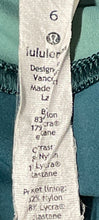 Load image into Gallery viewer, Lululemon Womens Two Tone Green Wake &amp; Train Tight Compression Leggings Size 6
