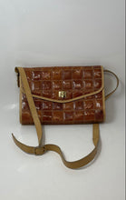 Load image into Gallery viewer, Cuero Vaca Womens Beige Brown Snakeskin Leather Inner Pocket Crossbody Purse
