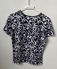 Load image into Gallery viewer, Worthington Womens Black White Swirling Scroll Short Sleeve Blouse Top Size S
