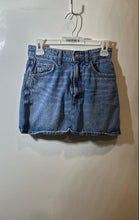 Load image into Gallery viewer, Zara Womens Blue Cotton Denim Light Wash Five-Pocket Design Mini Skirt Size XS
