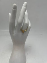 Load image into Gallery viewer, Women's Gold Tone With Stones Ring Size 10. Weight 1.9g (NCL)
