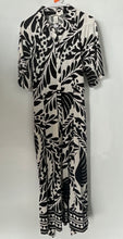 Load image into Gallery viewer, H&amp;M Womens Black White Printed Collared Button Front Shirt Dress Size M

