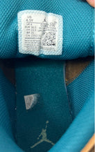 Load image into Gallery viewer, Nike Kids Air Jordan 1 Mid SE DZ6335-200 Brown Suede Basketball Shoes Size 4.5Y
